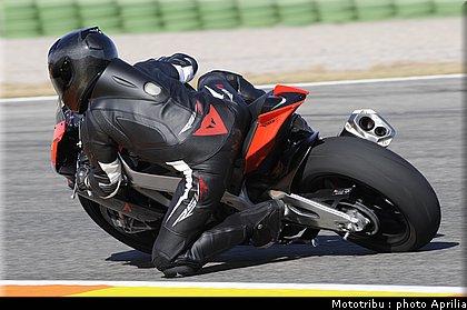 aprilia_rsv4_2009_0054.jpg