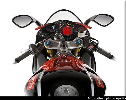 aprilia_rsv4_2009_0071.jpg
