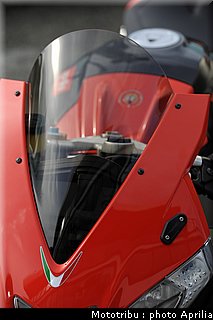 aprilia_rsv4_2009_0080.jpg
