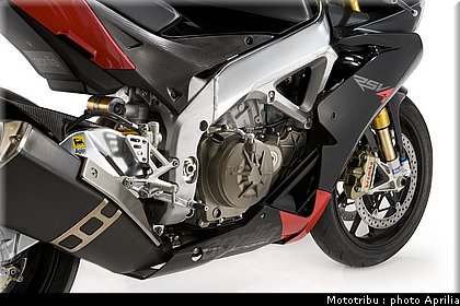 aprilia_rsv4_2009_0082.jpg
