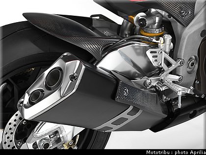 aprilia_rsv4_2009_0084.jpg