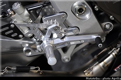 aprilia_rsv4_2009_0085.jpg