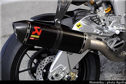 aprilia_rsv4_2009_0087.jpg