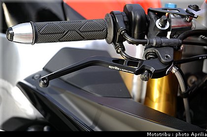 aprilia_rsv4_2009_0088.jpg