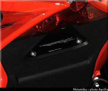 aprilia_rsv4_2009_0091.jpg