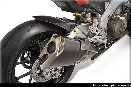 aprilia_rsv4_2009_0093.jpg