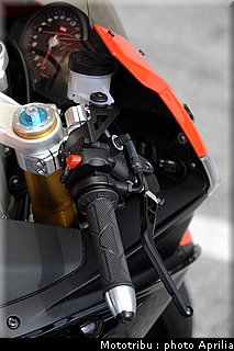 aprilia_rsv4_2009_0096.jpg