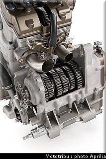 aprilia_rsv4_2009_0118.jpg