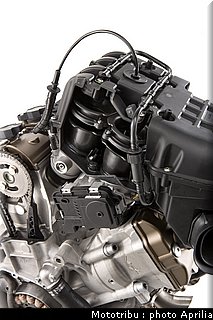 aprilia_rsv4_2009_0119.jpg