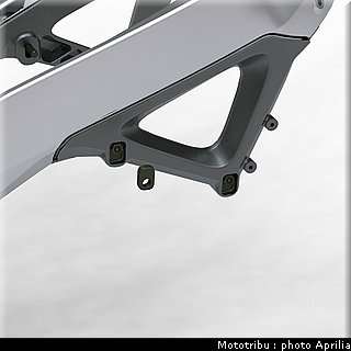 aprilia_rsv4_2009_0135.jpg
