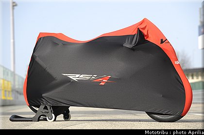 aprilia_rsv4_2009_0142.jpg