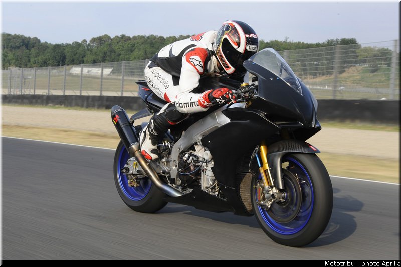 aprilia_rsv4_sbk2009_008