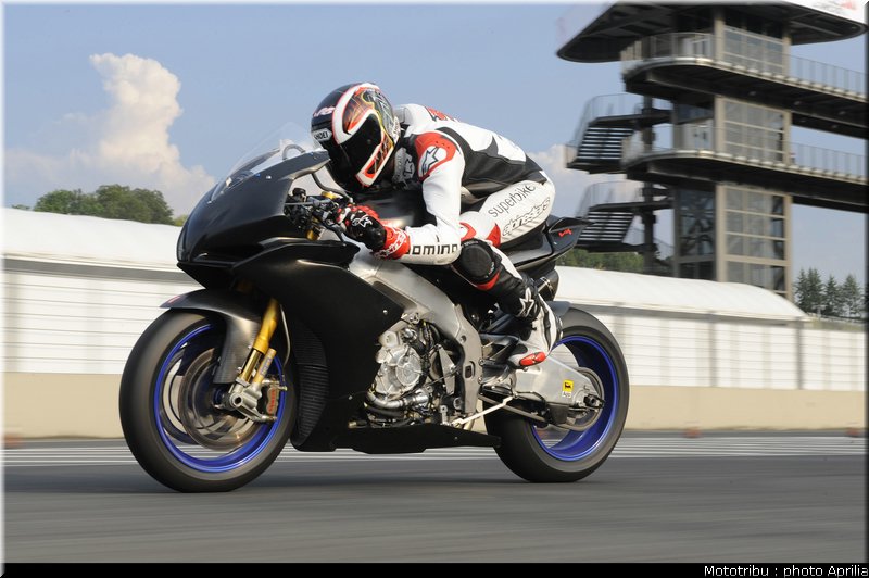 aprilia_rsv4_sbk2009_011
