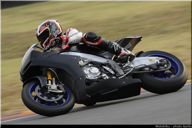 aprilia_rsv4_sbk2009_017