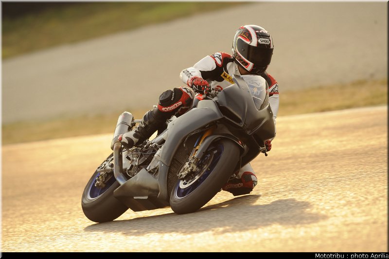 aprilia_rsv4_sbk2009_019