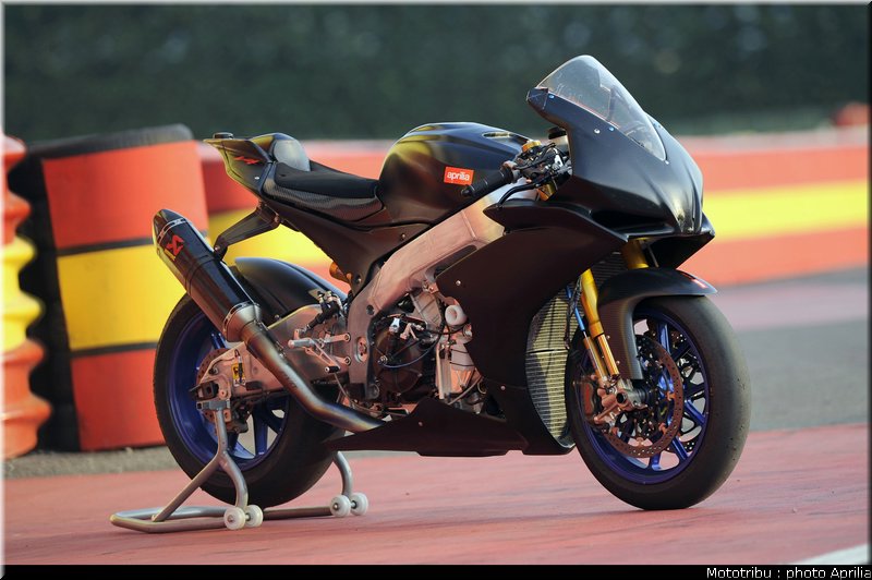 aprilia_rsv4_sbk2009_035