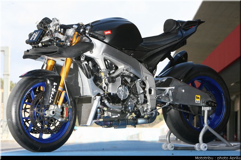 aprilia_rsv4_sbk2009_054