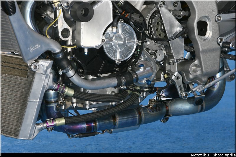 aprilia_rsv4_sbk2009_055