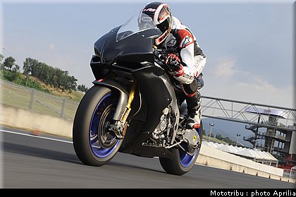 aprilia_rsv4_sbk2009_002.jpg