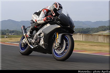 aprilia_rsv4_sbk2009_004.jpg