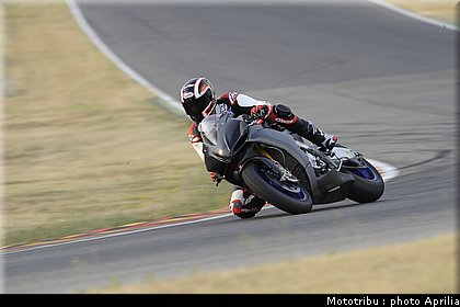 aprilia_rsv4_sbk2009_006.jpg