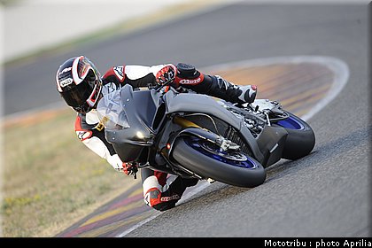 aprilia_rsv4_sbk2009_007.jpg