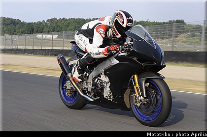 aprilia_rsv4_sbk2009_008.jpg
