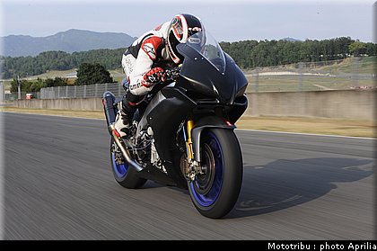 aprilia_rsv4_sbk2009_009.jpg