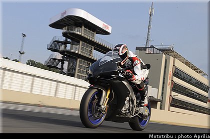 aprilia_rsv4_sbk2009_010.jpg