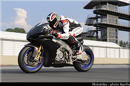 aprilia_rsv4_sbk2009_011.jpg