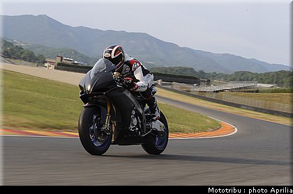 aprilia_rsv4_sbk2009_012.jpg