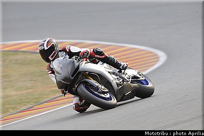 aprilia_rsv4_sbk2009_013.jpg