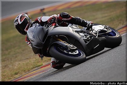 aprilia_rsv4_sbk2009_014.jpg