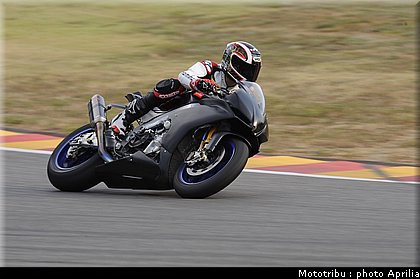 aprilia_rsv4_sbk2009_015.jpg
