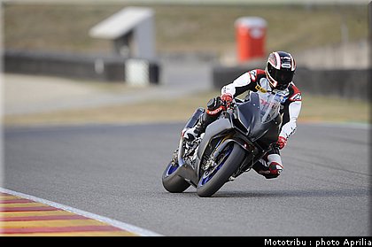 aprilia_rsv4_sbk2009_016.jpg