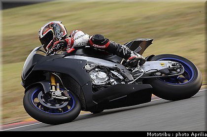 aprilia_rsv4_sbk2009_017.jpg