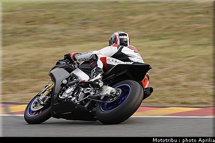 aprilia_rsv4_sbk2009_018.jpg