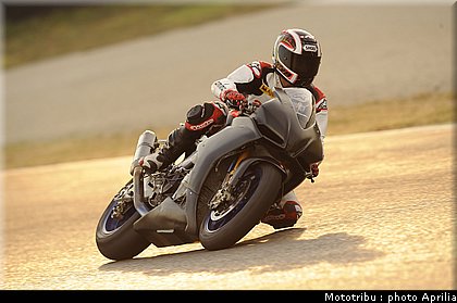 aprilia_rsv4_sbk2009_019.jpg