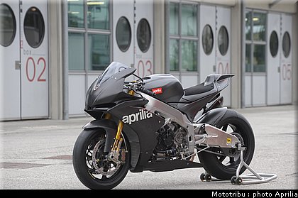 aprilia_rsv4_sbk2009_029.jpg