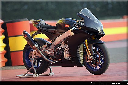 aprilia_rsv4_sbk2009_035.jpg