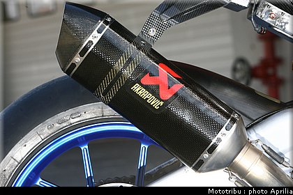 aprilia_rsv4_sbk2009_043.jpg