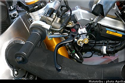 aprilia_rsv4_sbk2009_044.jpg