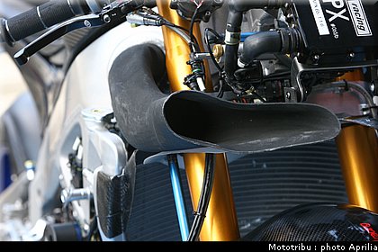 aprilia_rsv4_sbk2009_049.jpg