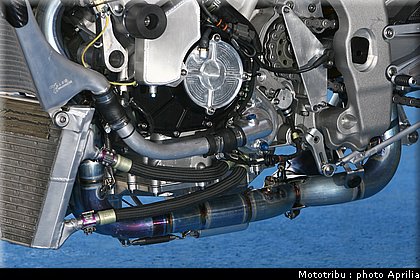 aprilia_rsv4_sbk2009_055.jpg