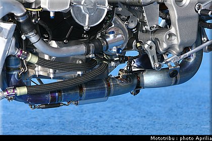 aprilia_rsv4_sbk2009_056.jpg