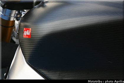aprilia_rsv4_sbk2009_060.jpg