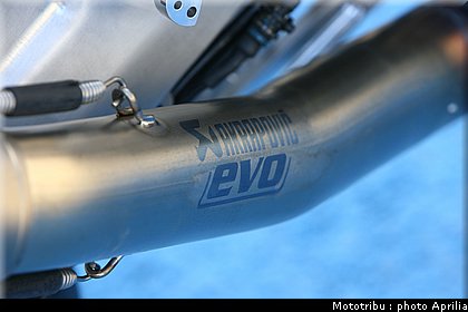 aprilia_rsv4_sbk2009_062.jpg