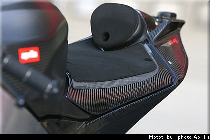 aprilia_rsv4_sbk2009_064.jpg