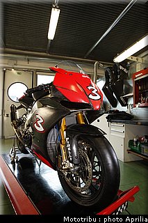 aprilia_rsv4_sbk2009_066.jpg