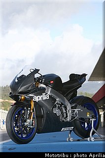 aprilia_rsv4_sbk2009_070.jpg